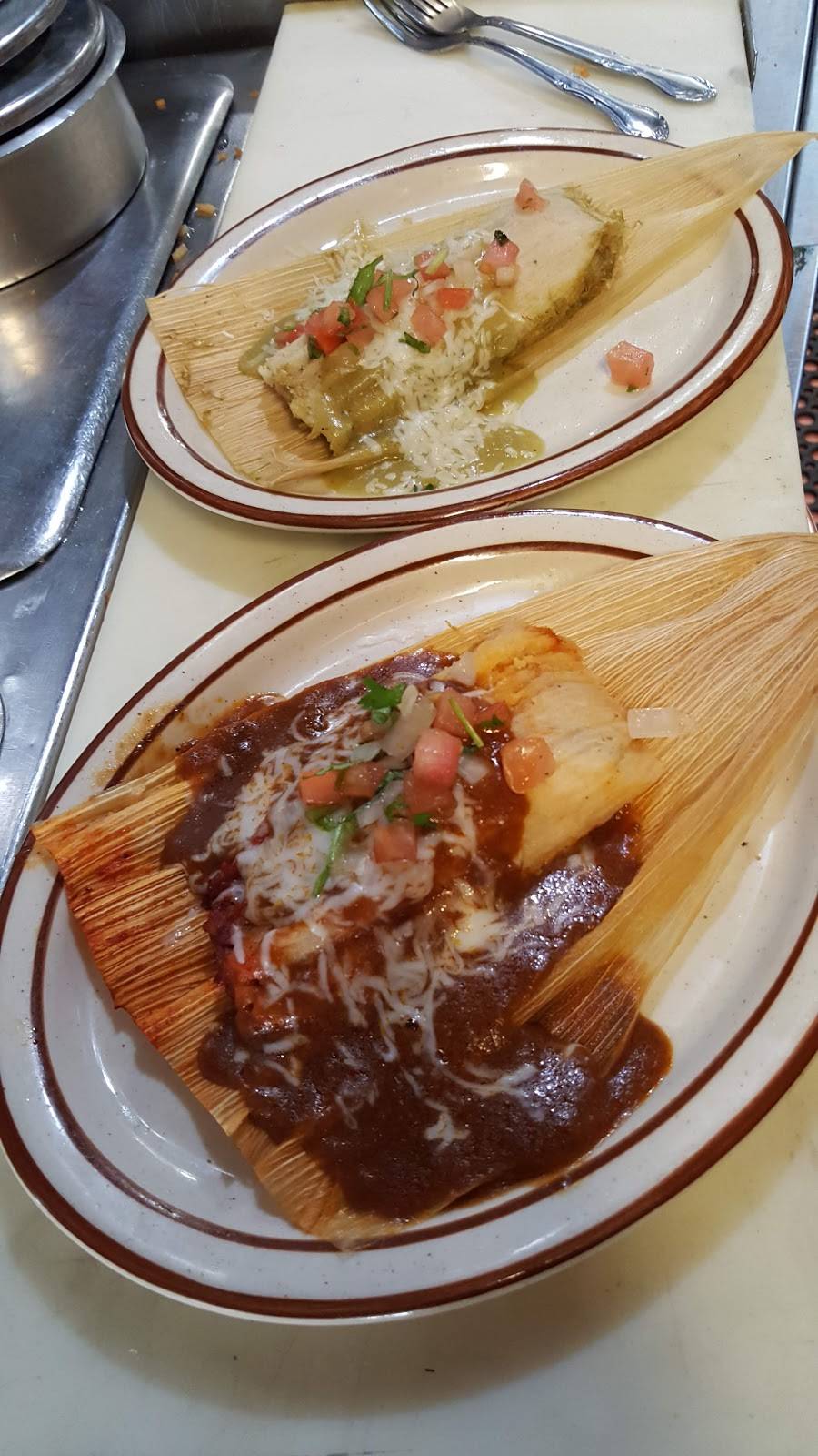 Lauras Mexican & Seafood Restaurant | restaurant | 9057 Woodman Ave, Arleta, CA 91331, USA | 8188915191 OR +1 818-891-5191