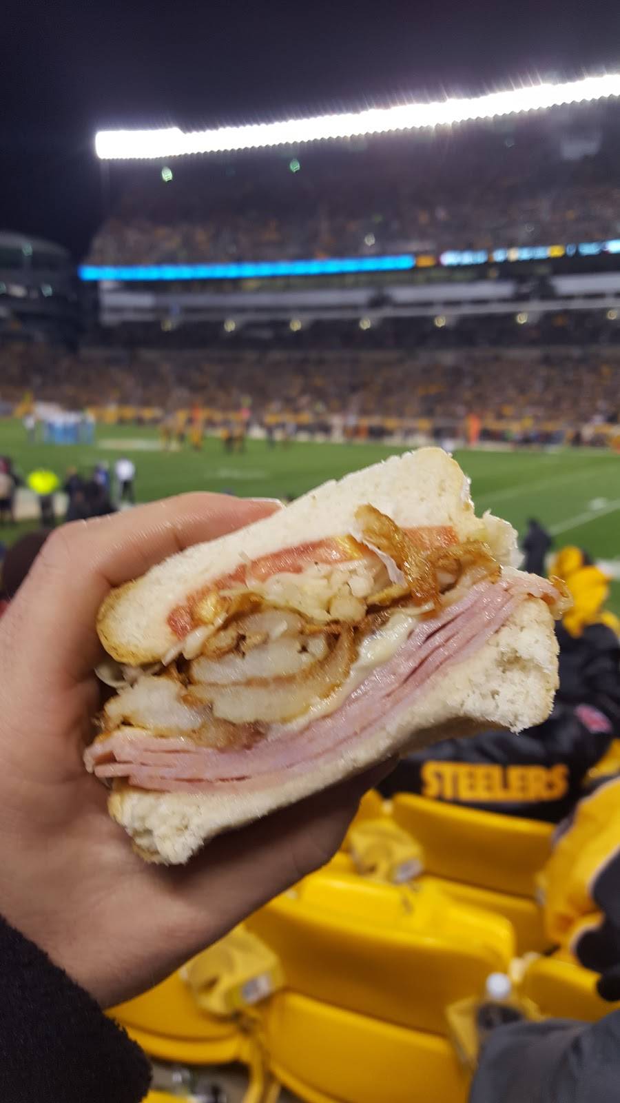 Primanti Bros. | restaurant | 100 Art Rooney Ave, Pittsburgh, PA 15212, USA | 4126977700 OR +1 412-697-7700