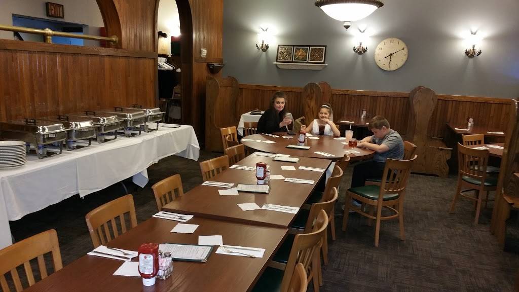 Harolds Inn | restaurant | 2134 Brodhead Rd, Aliquippa, PA 15001, USA | 7243758992 OR +1 724-375-8992