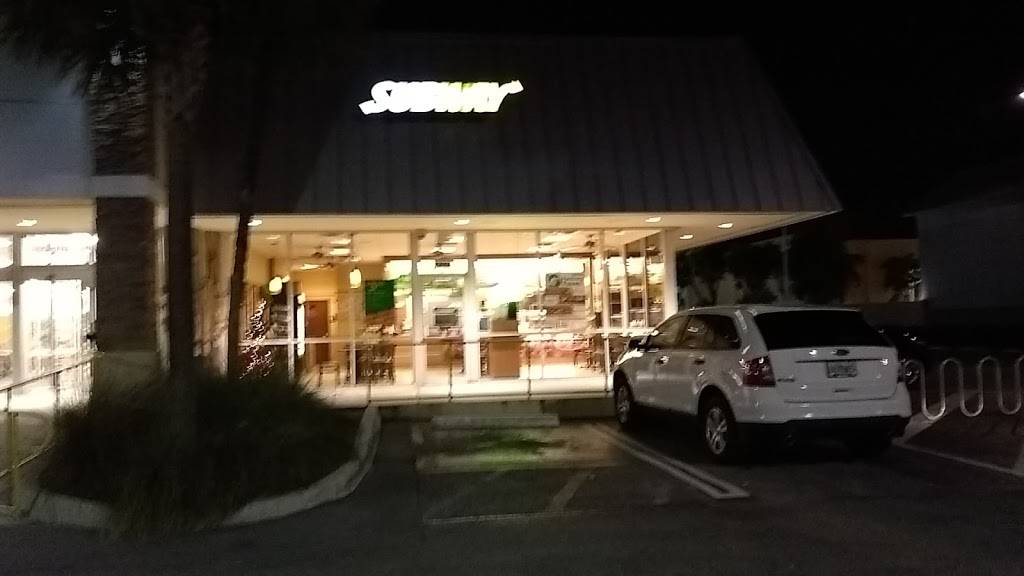 Subway | meal delivery | 12020 SW 8th St, Miami, FL 33184, USA | 3052072648 OR +1 305-207-2648