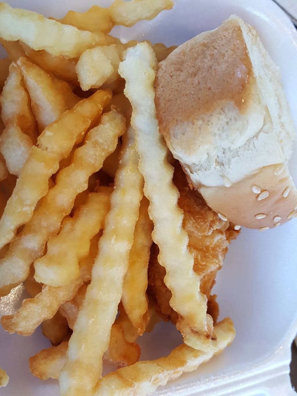 Raising Canes Chicken Fingers | meal takeaway | 8402 Broadway St, San Antonio, TX 78209, USA | 2108298406 OR +1 210-829-8406