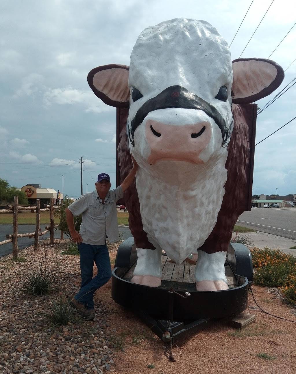 Brays Smokehouse | restaurant | 1500 Brahma Blvd, Kingsville, TX 78363, USA | 3612211100 OR +1 361-221-1100