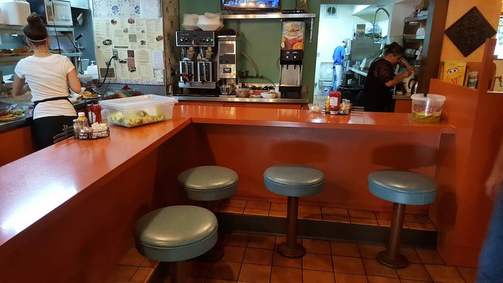 Chucks Place Family Restaurant | restaurant | 406 N Main St, Thiensville, WI 53092, USA | 2622429797 OR +1 262-242-9797