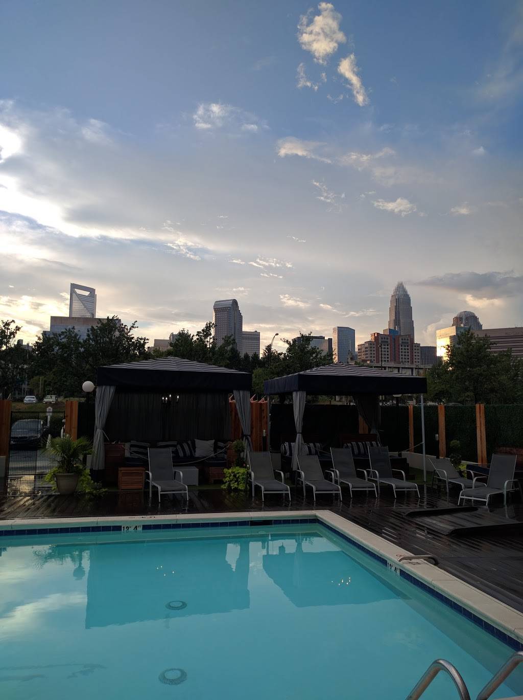 Craft City Social Club | restaurant | Sheraton Charlotte Hotel, 555 S McDowell St, Charlotte, NC 28204, USA | 7043724100 OR +1 704-372-4100