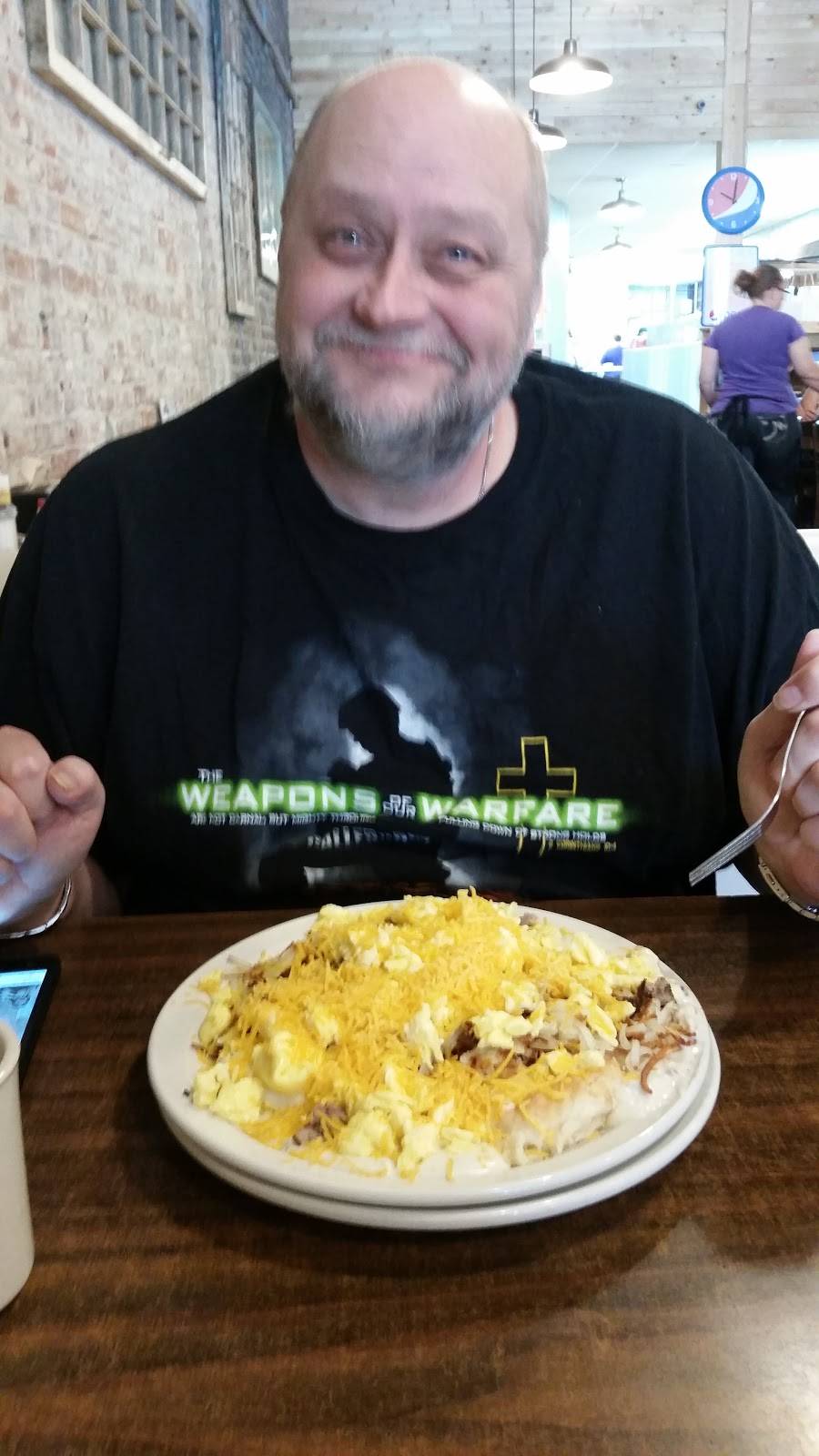 The Burg Cafe | restaurant | 9 E Poplar St, Harrisburg, IL 62946, USA | 6182529097 OR +1 618-252-9097