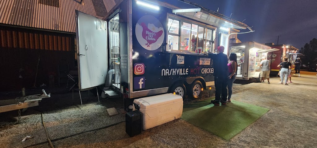 Meechs Hot Chicken | restaurant | 10150 Montana Ave, El Paso, TX 79925, USA | 9156673099 OR +1 915-667-3099