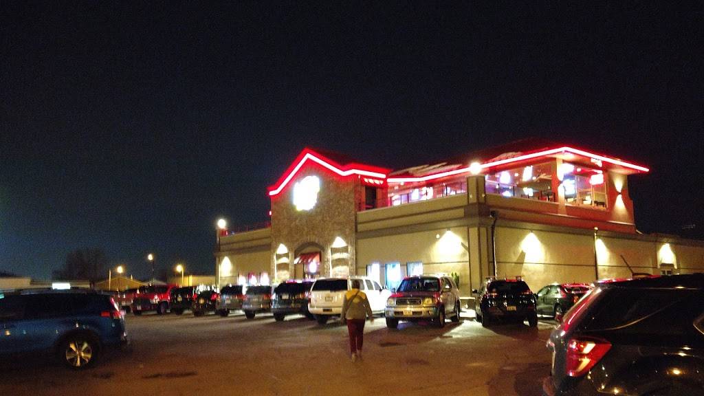 Anduzzis Sports Club - Holmgren Way | restaurant | 1992 Holmgren Way, Green Bay, WI 54304, USA | 9209651111 OR +1 920-965-1111