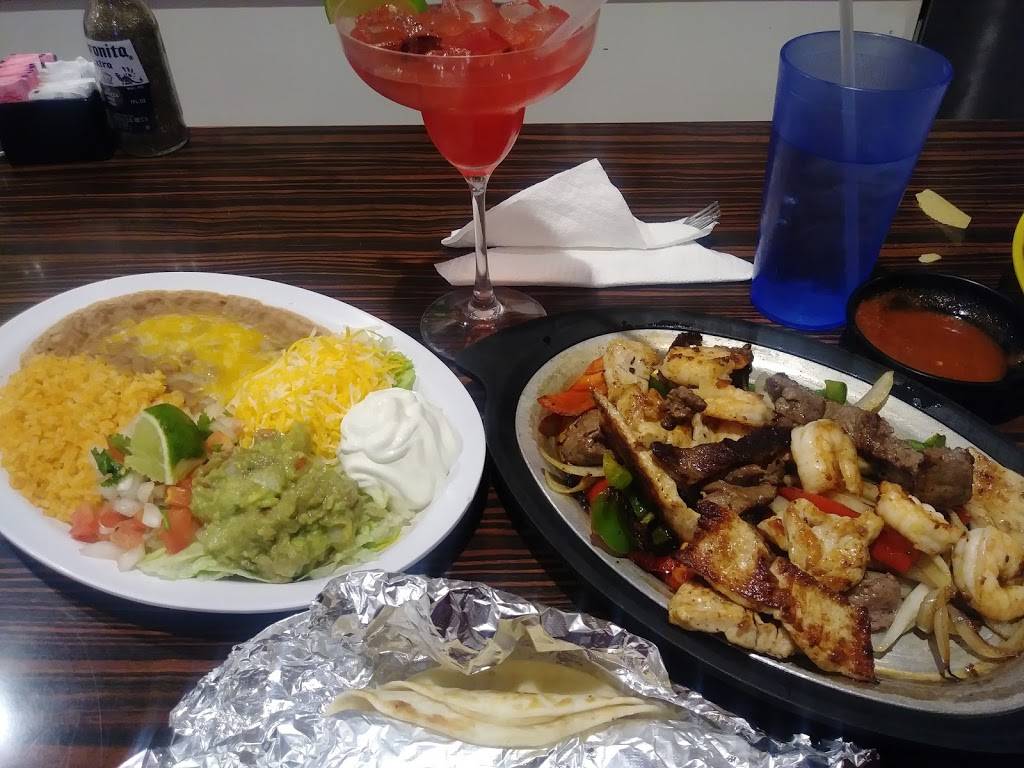 Palominos Restaurant | restaurant | 10219 US-24, Independence, MO 64053, USA | 8168333270 OR +1 816-833-3270