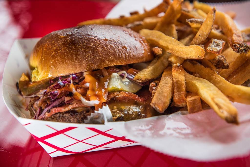 Spot Gourmet Burgers | restaurant | 2821 W Girard Ave, Philadelphia, PA 19130, USA | 2679307370 OR +1 267-930-7370