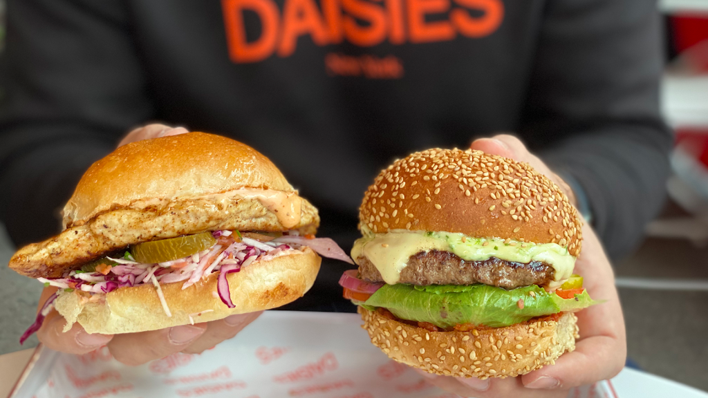 Daisies Burgers | restaurant | 516 Hudson St, New York, NY 10014, USA | 6464906907 OR +1 646-490-6907