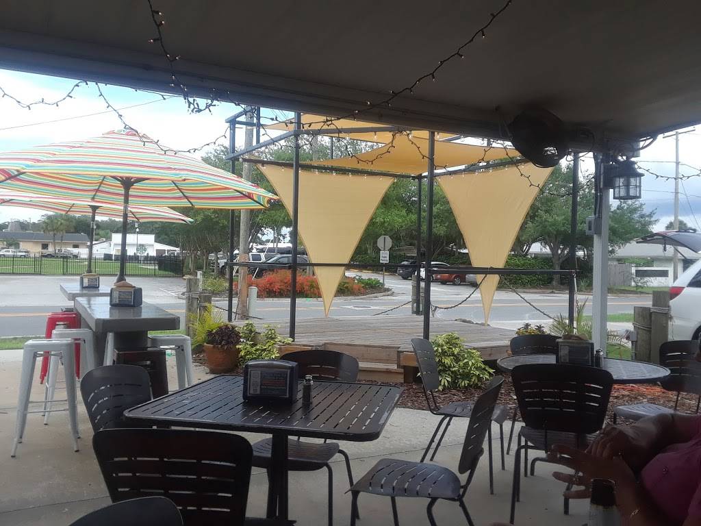 Buster Tubbs | restaurant | 110 N New Hampshire Ave, Tavares, FL 32778, USA | 3527427676 OR +1 352-742-7676