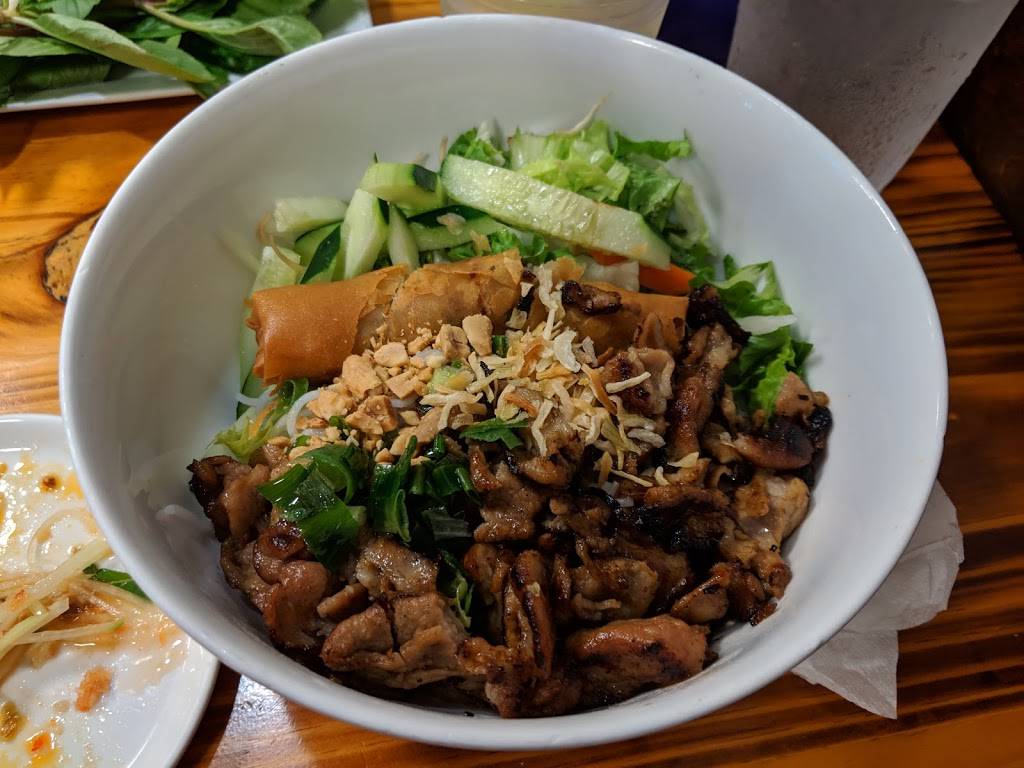 Mama Pho | restaurant | Shopping Center, 820 W Hind Dr Unit 111, Honolulu, HI 96821, USA | 8083738887 OR +1 808-373-8887