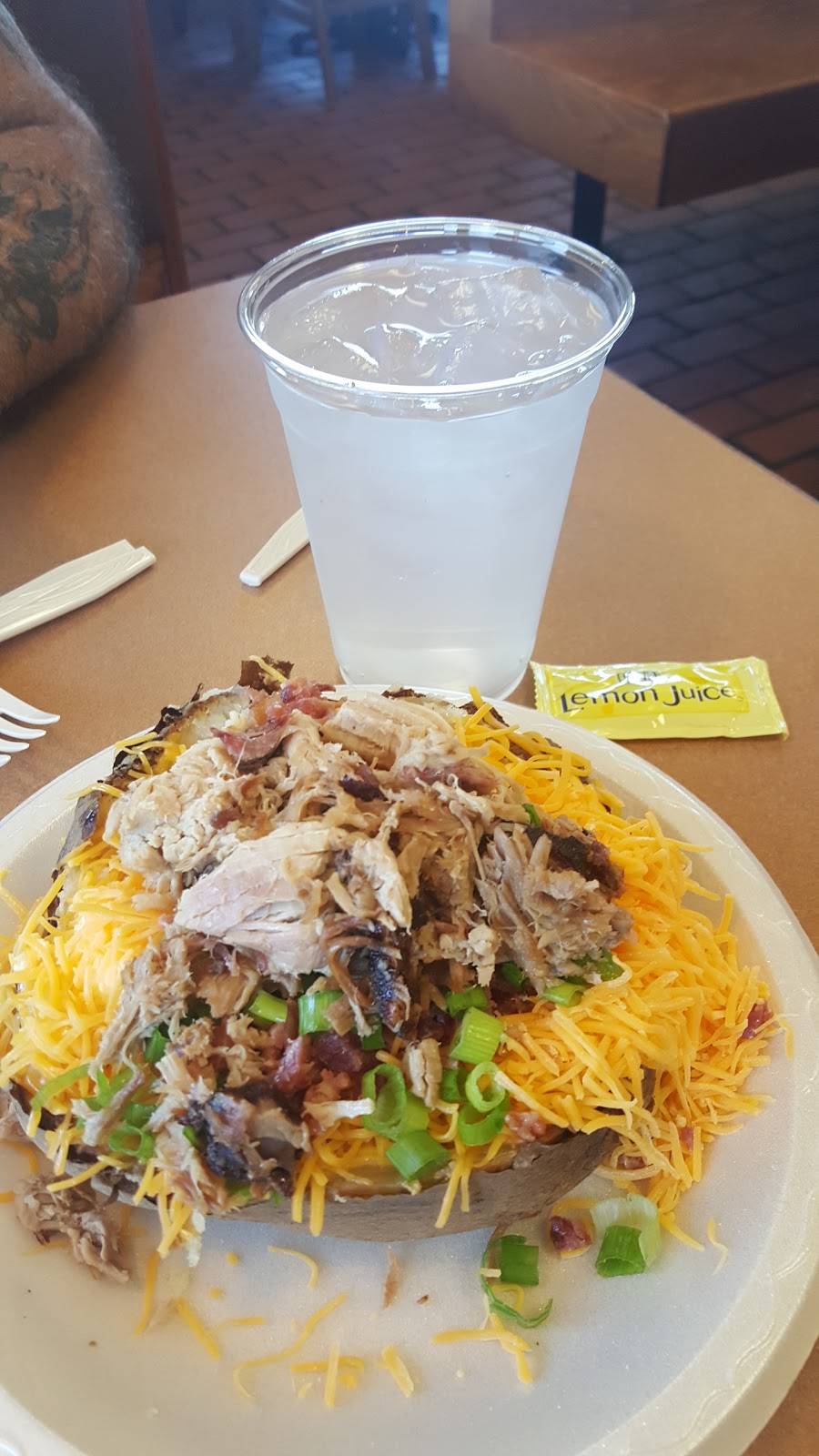 Hog-Wild Pit Bar-B-Q | restaurant | 233 S West St, Wichita, KS 67213, USA | 3169459550 OR +1 316-945-9550