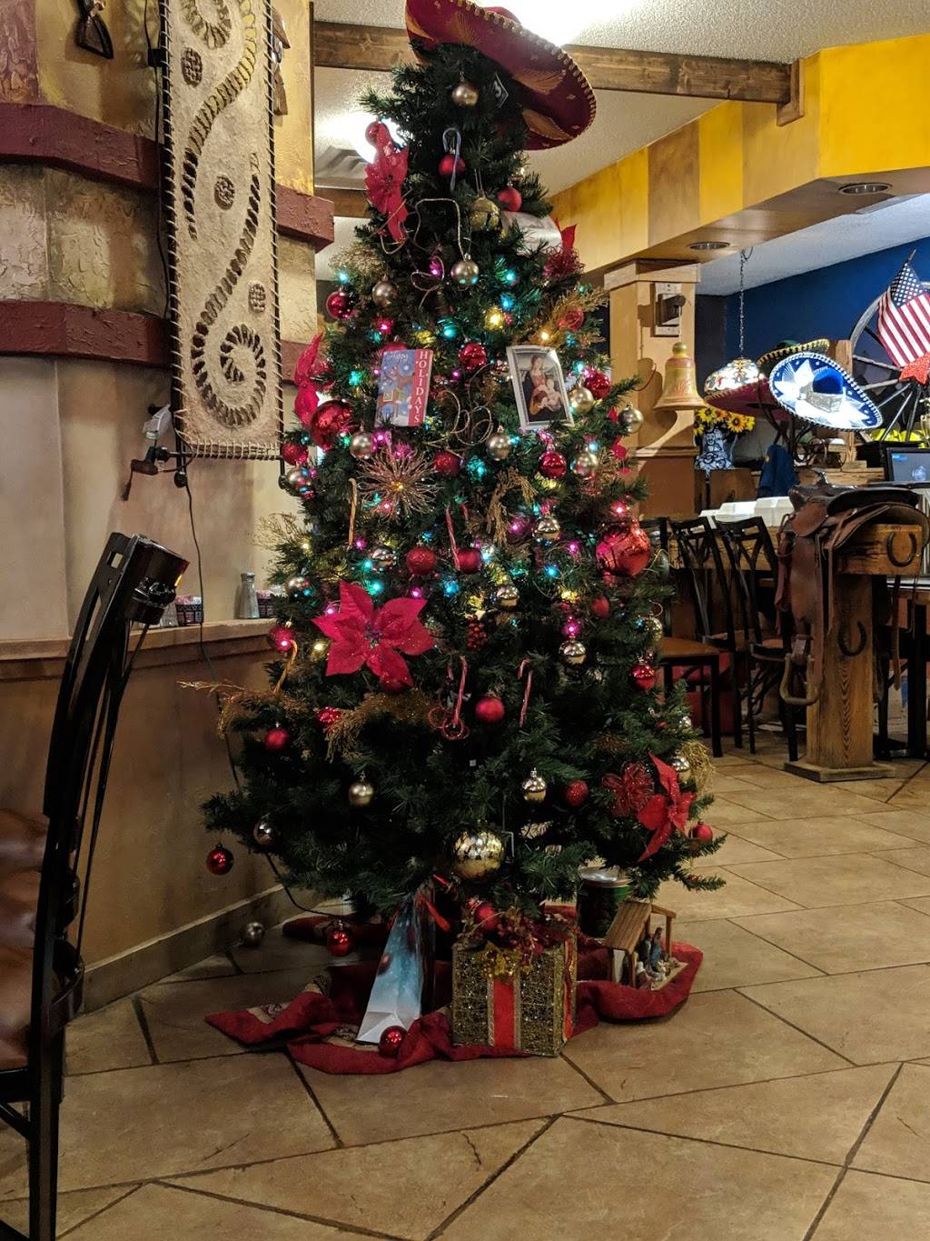 El Carreton Mexican Restaurant | restaurant | 910 E Greenville Pike, Winchester, IN 47394, USA | 7655843124 OR +1 765-584-3124