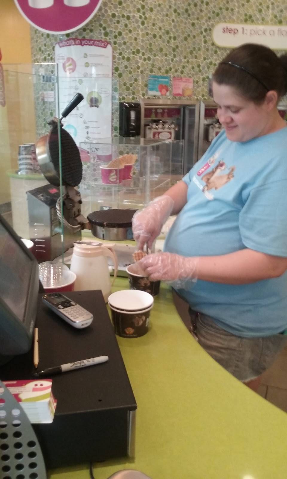 Menchies Frozen Yogurt | bakery | 1247 East Blvd Ste 240, Charlotte, NC 28203, USA | 7043481256 OR +1 704-348-1256