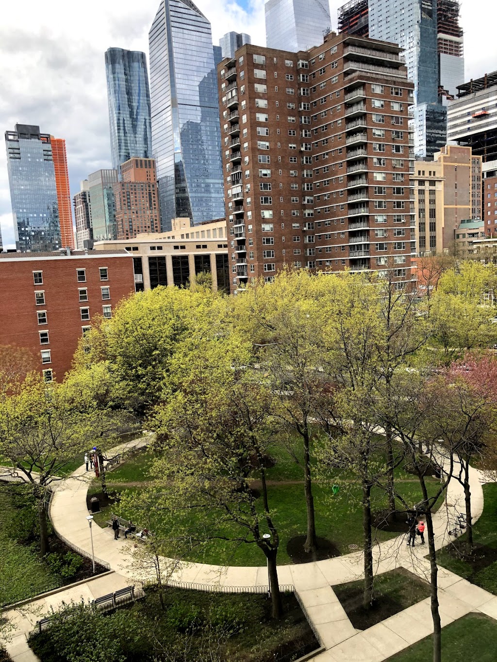 Maggie Reillys | restaurant | 340 9th Ave, New York, NY 10001, USA | 6464763209 OR +1 646-476-3209