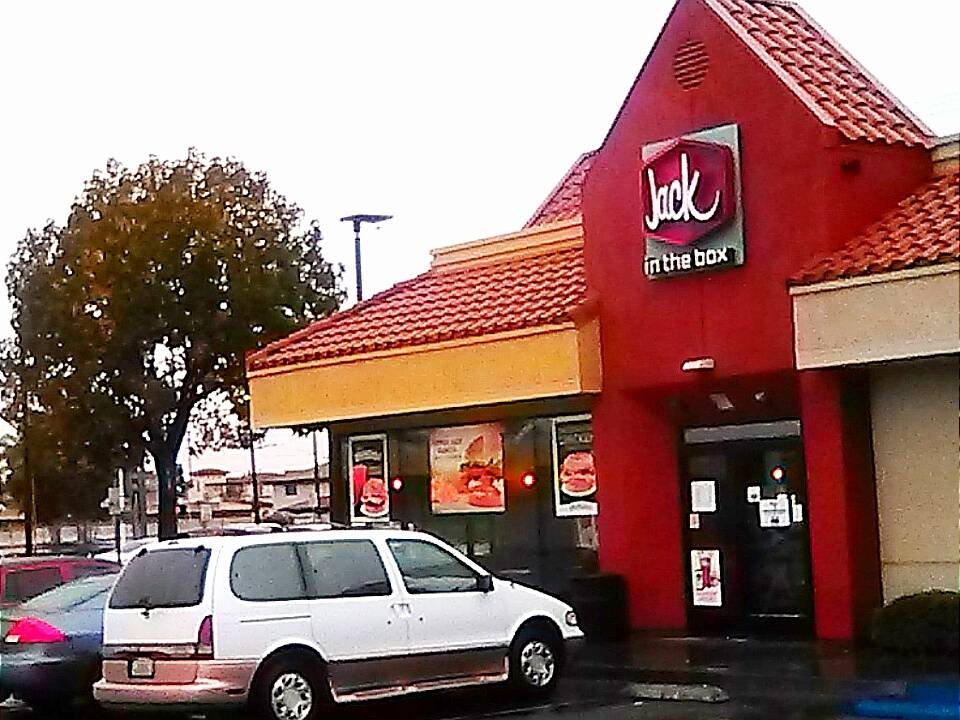 Jack in the Box | restaurant | 17600 Bellflower Blvd, Bellflower, CA 90706, USA | 5629206733 OR +1 562-920-6733