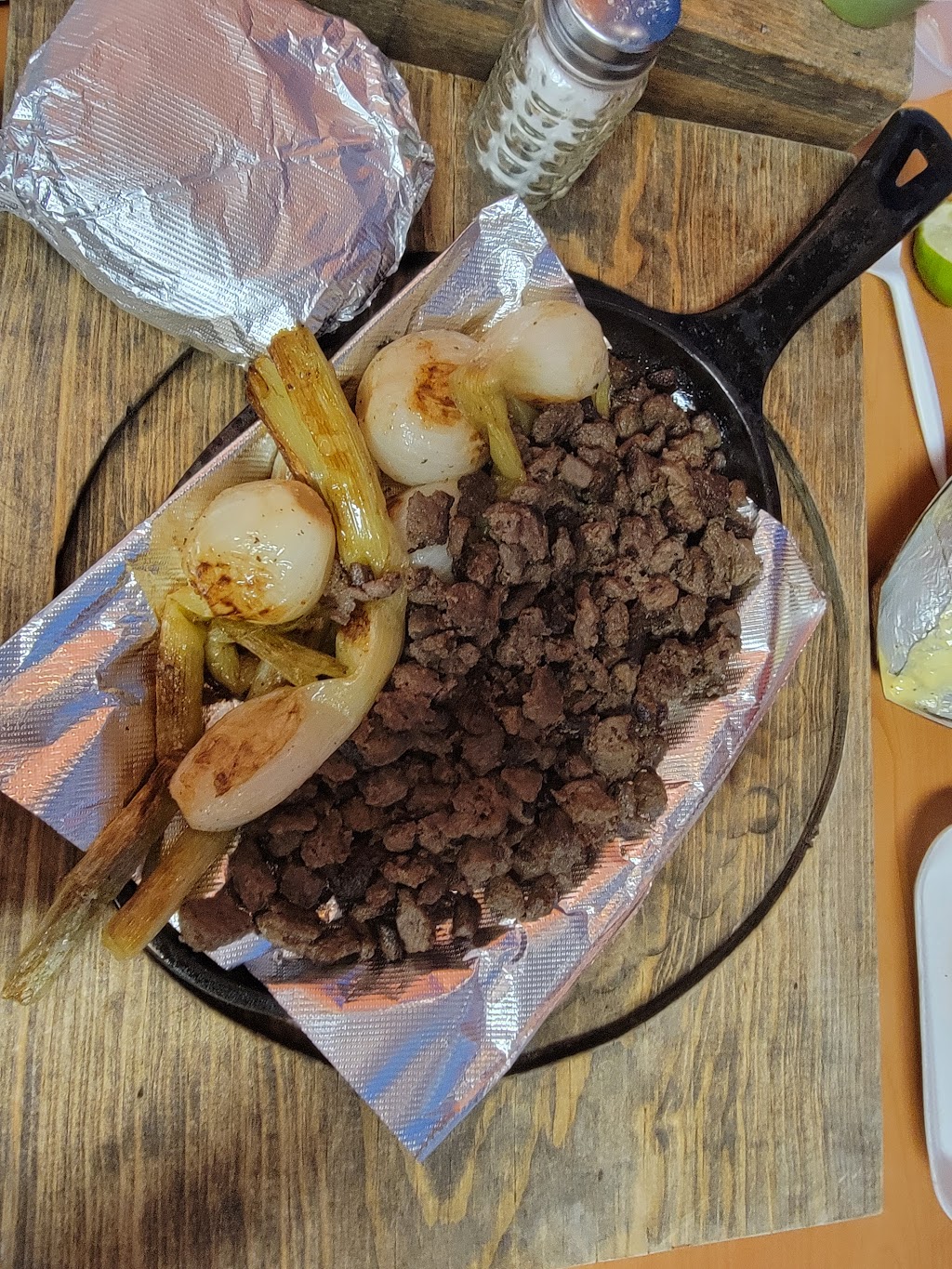 Los Tragones Tacos y Parrilladas | restaurant | 9659 Dyer St, El Paso, TX 79924, USA | 9153078388 OR +1 915-307-8388