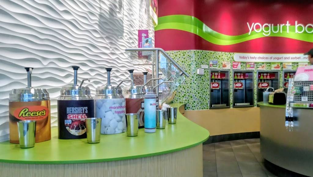 Menchies Frozen Yogurt | bakery | 6046 Winthrop Town Centre Ave, Riverview, FL 33578, USA | 8134093834 OR +1 813-409-3834