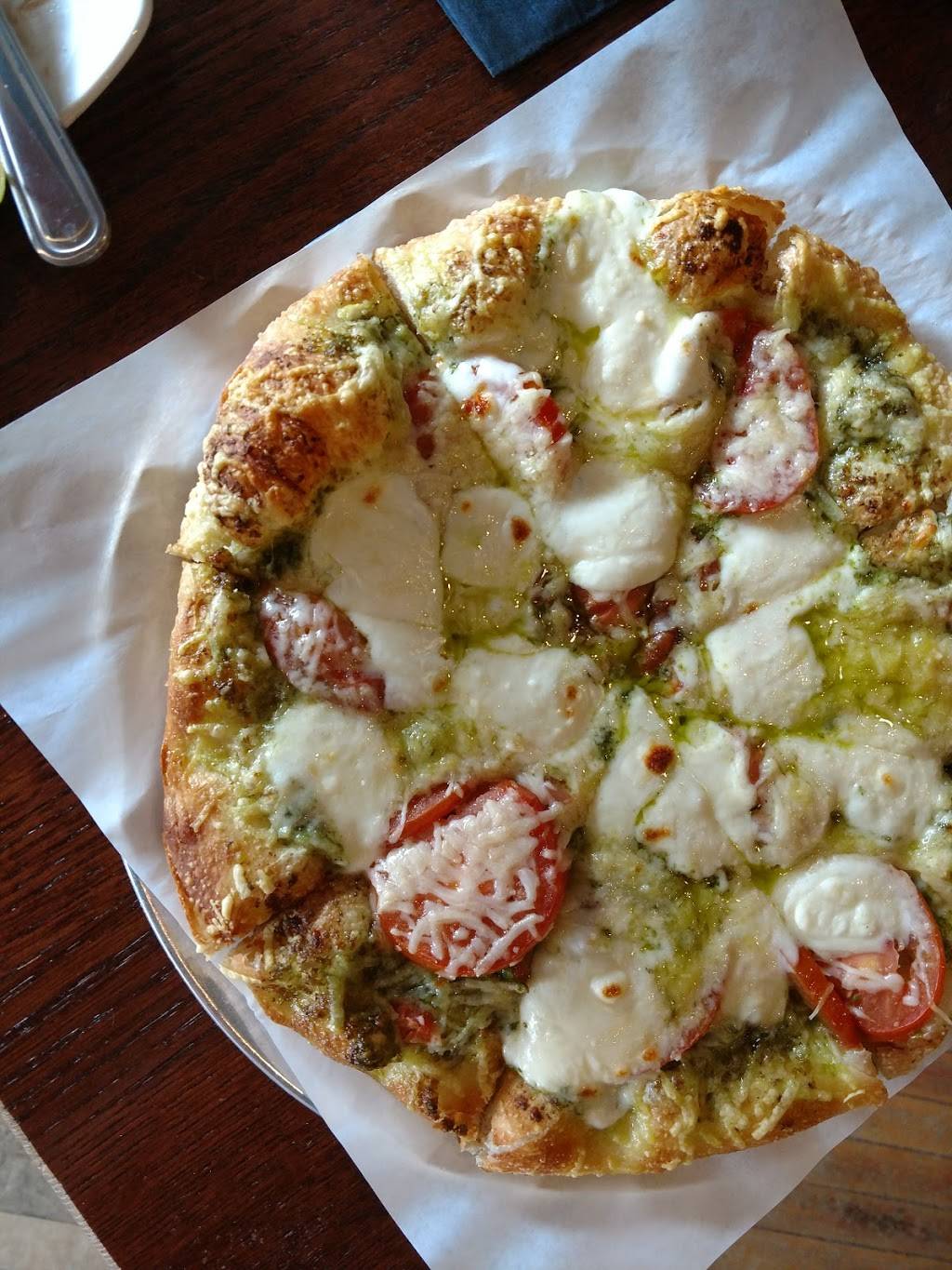 Woodfire Brick Oven Pizza | restaurant | 408 E State St, Rockford, IL 61104, USA | 8159046422 OR +1 815-904-6422