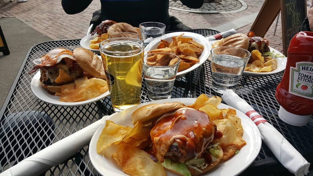 Boston Burger Co-Davis Sq | restaurant | 37 Davis Square, Somerville, MA 02144, USA | 6174407361 OR +1 617-440-7361