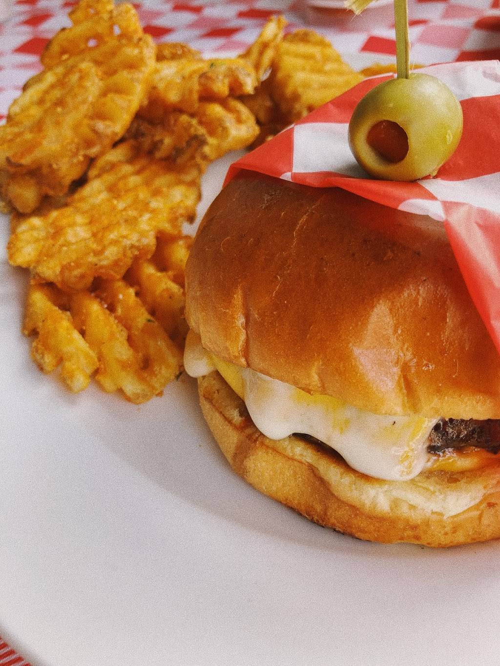 Goody Boy Diner and Dive | restaurant | 1144 N High St, Columbus, OH 43201, USA | 6144002317 OR +1 614-400-2317