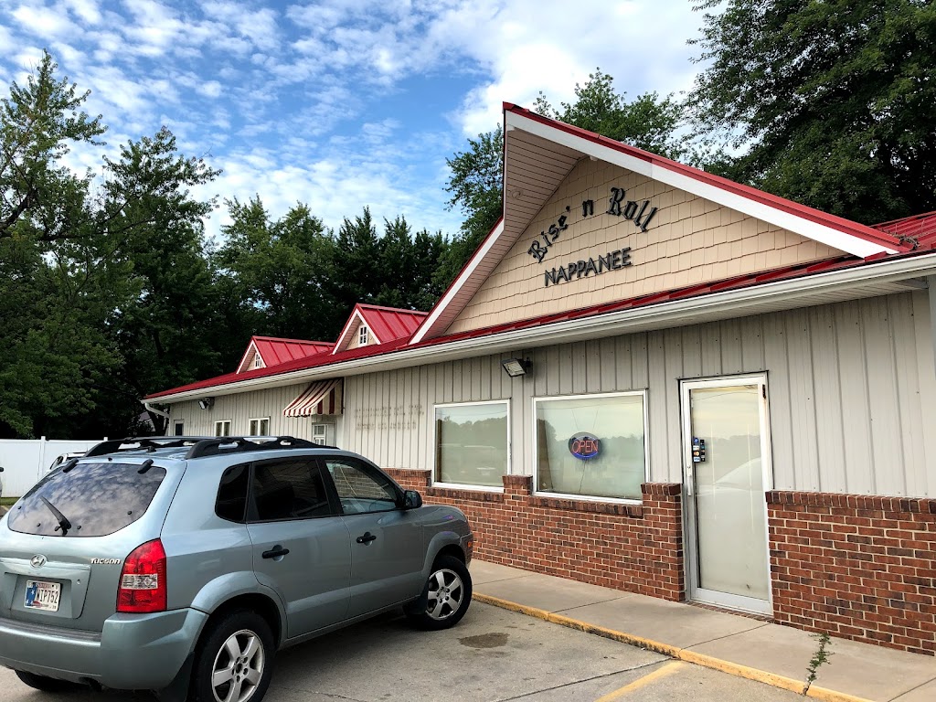 Risen Roll Bakery & Deli | bakery | 70509 State Rte 19, Nappanee, IN 46550, USA | 5747739012 OR +1 574-773-9012