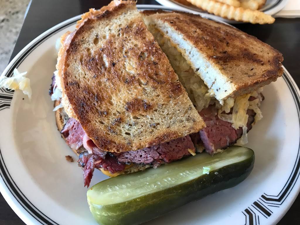 Langers | meal takeaway | 704 S Alvarado St, Los Angeles, CA 90057, USA | 2134838050 OR +1 213-483-8050