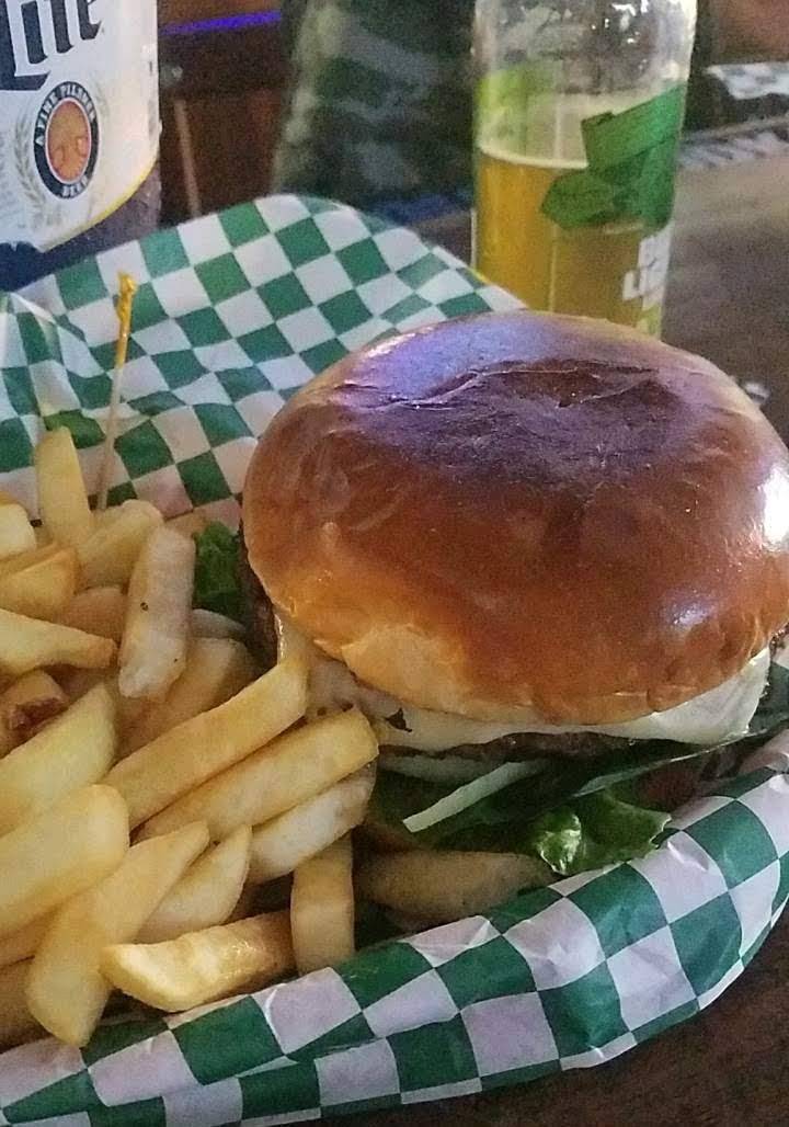 Small World Inn Inc | restaurant | 3325 E 106th St, Chicago, IL 60617, USA | 7739338663 OR +1 773-933-8663