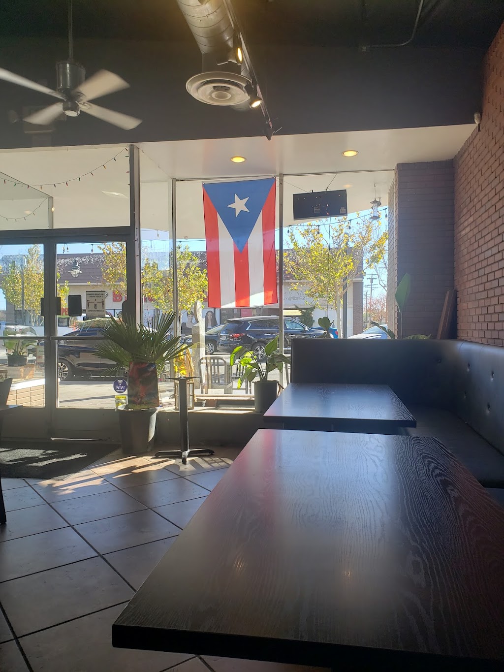 Borinquen | restaurant | 653 W Lancaster Blvd, Lancaster, CA 93534, USA | 6614186013 OR +1 661-418-6013