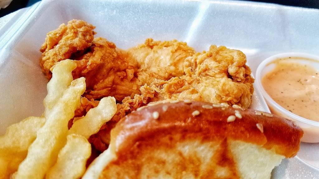 Raising Canes Chicken Fingers | meal takeaway | 1108 Cpl Max Donahue Ln, Highlands Ranch, CO 80129, USA | 3037910020 OR +1 303-791-0020