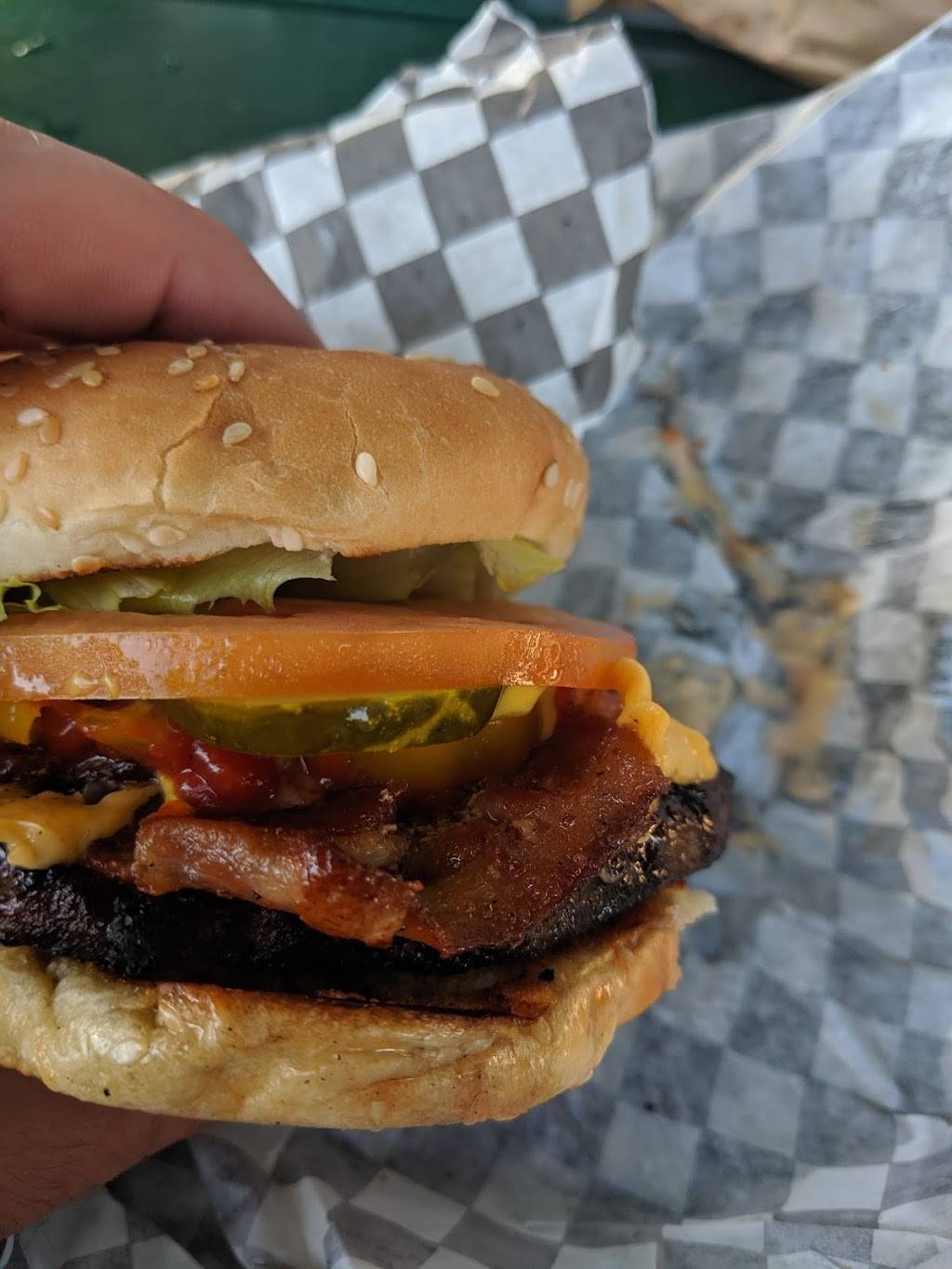 Retro Burger | restaurant | 1684 Danforth Ave, Toronto, ON M4C 1H6, Canada | 6473467771 OR +1 647-346-7771