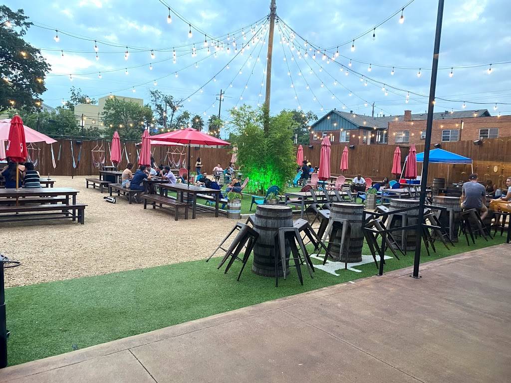 Social Beer Garden HTX | restaurant | 3101 San Jacinto St, Houston, TX 77004, USA | 7136369357 OR +1 713-636-9357
