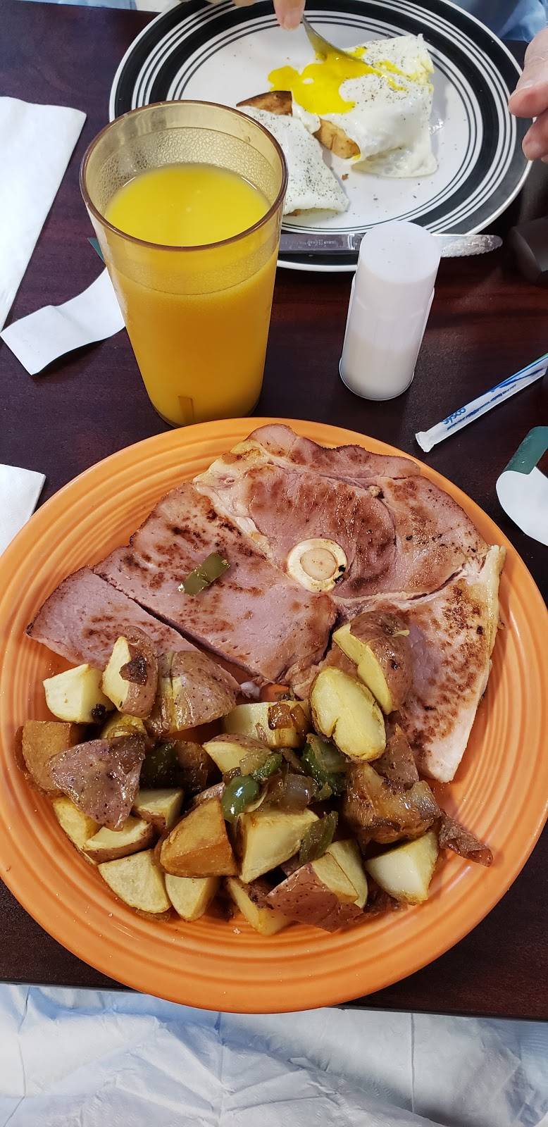 Southern Sisters Cafe | restaurant | 2242 Sarno Rd, Melbourne, FL 32935, USA | 3217753442 OR +1 321-775-3442