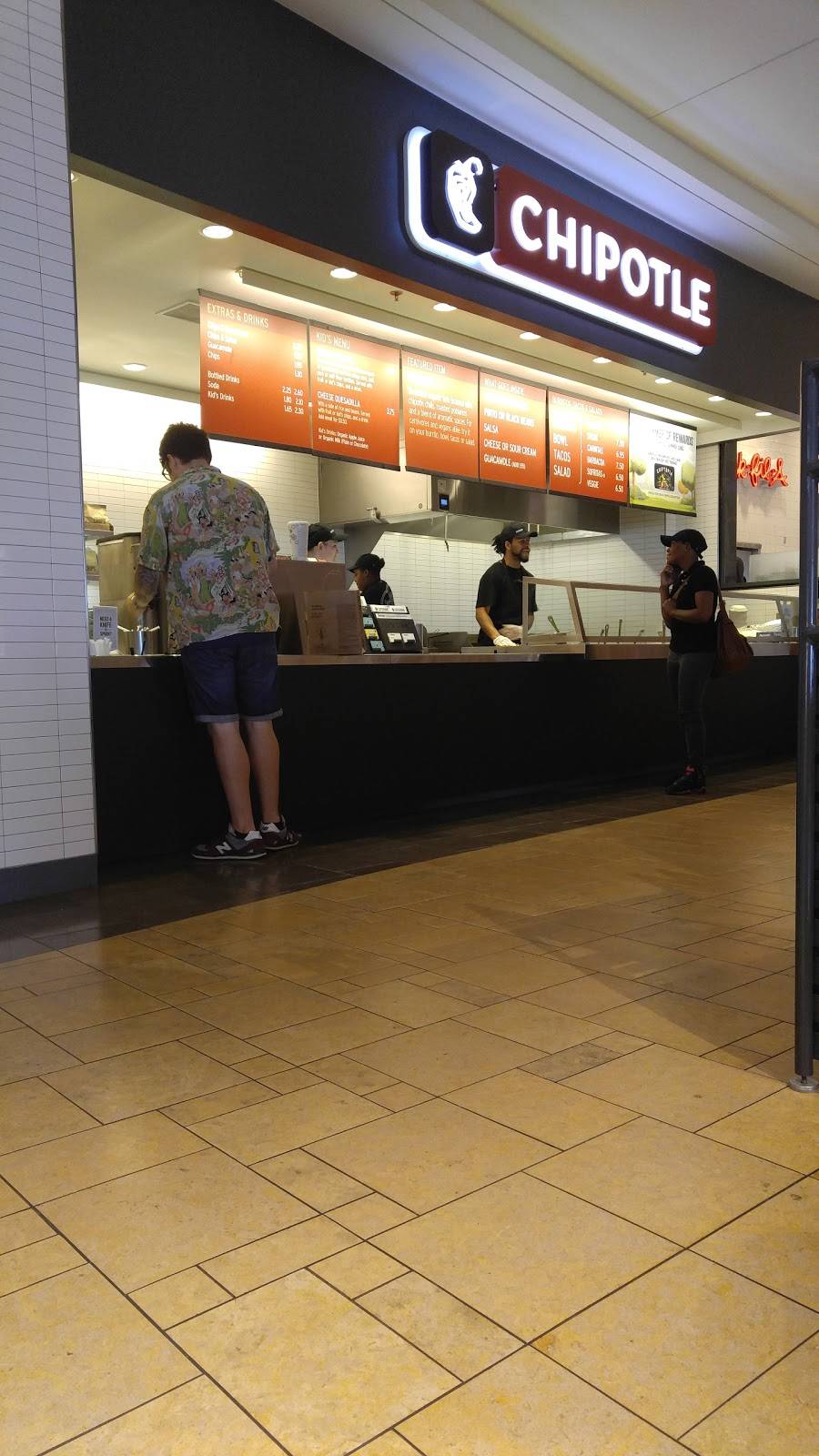 Chipotle Mexican Grill | restaurant | 80 W County Center Ste 10, Des Peres, MO 63131, USA | 3146772010 OR +1 314-677-2010