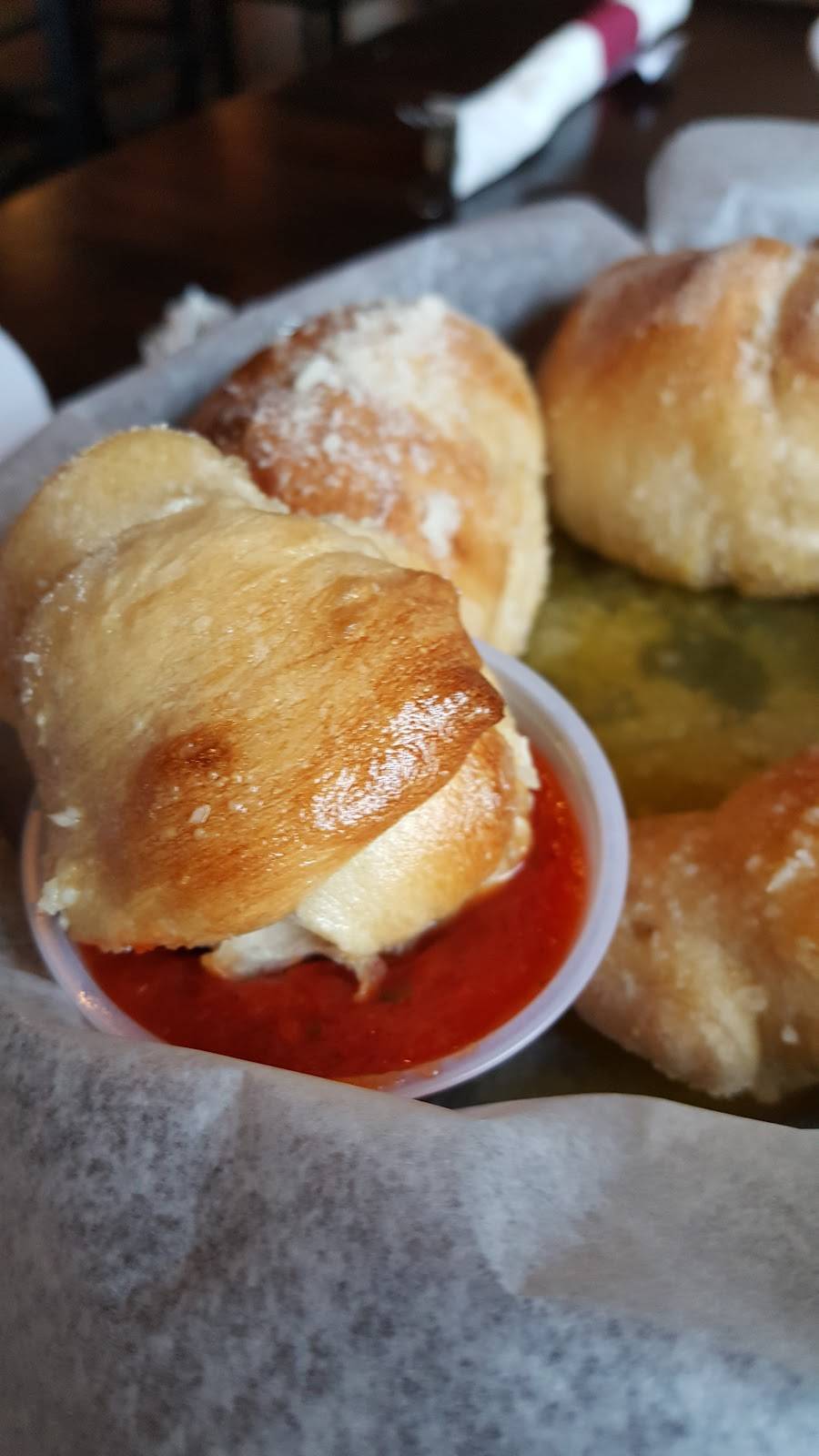 Knuckles Pizza | restaurant | 1719 W Woodside Dr, Dunlap, IL 61525, USA | 3092435900 OR +1 309-243-5900