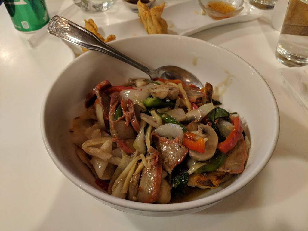 Sumo Sushi and Hibachi | cafe | 5302, 2936 N Broadway, Chicago, IL 60657, USA | 7734778510 OR +1 773-477-8510