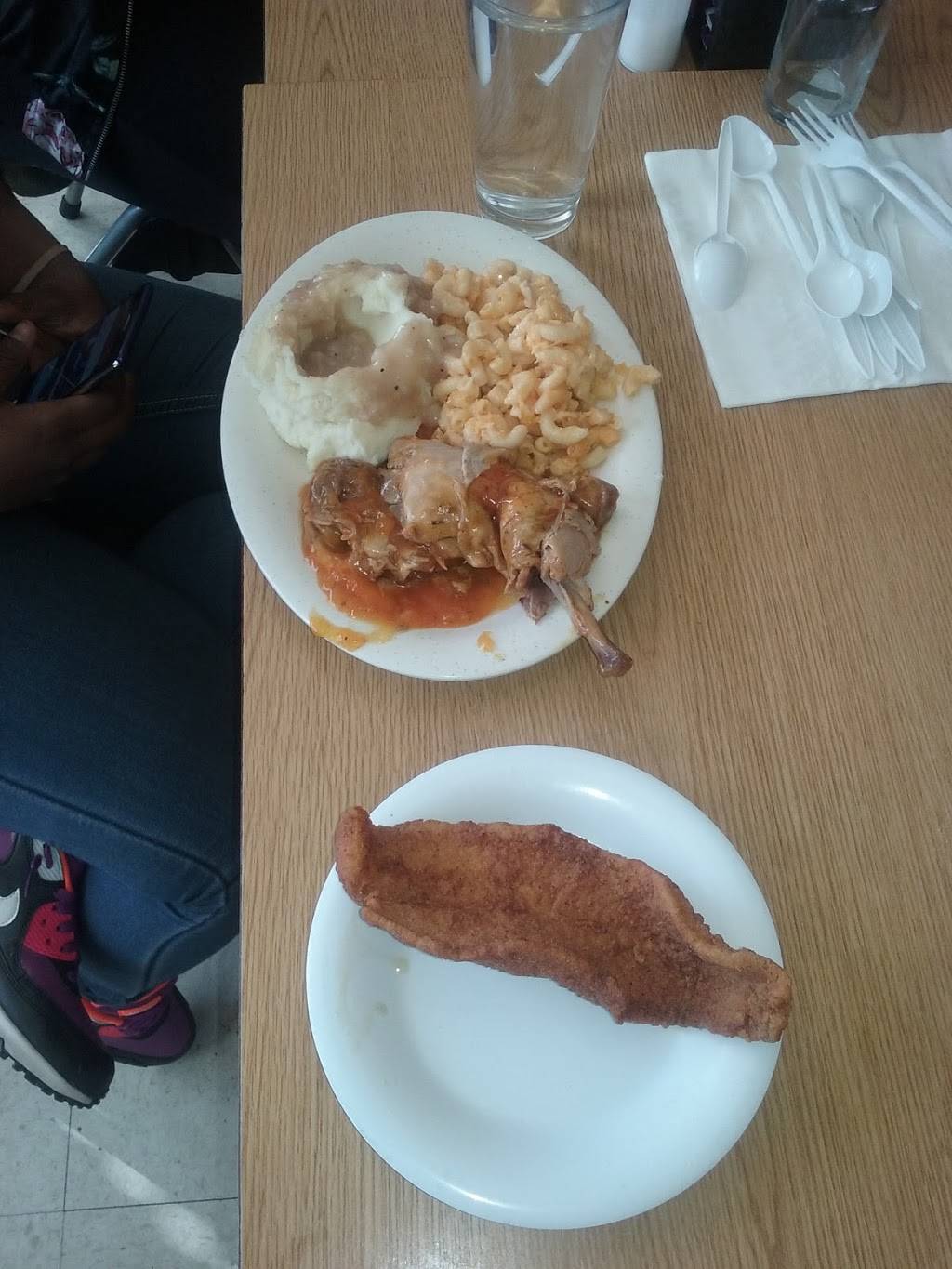 Granny-Bs | restaurant | 2632 W 71st St, Chicago, IL 60629, USA | 7739254491 OR +1 773-925-4491