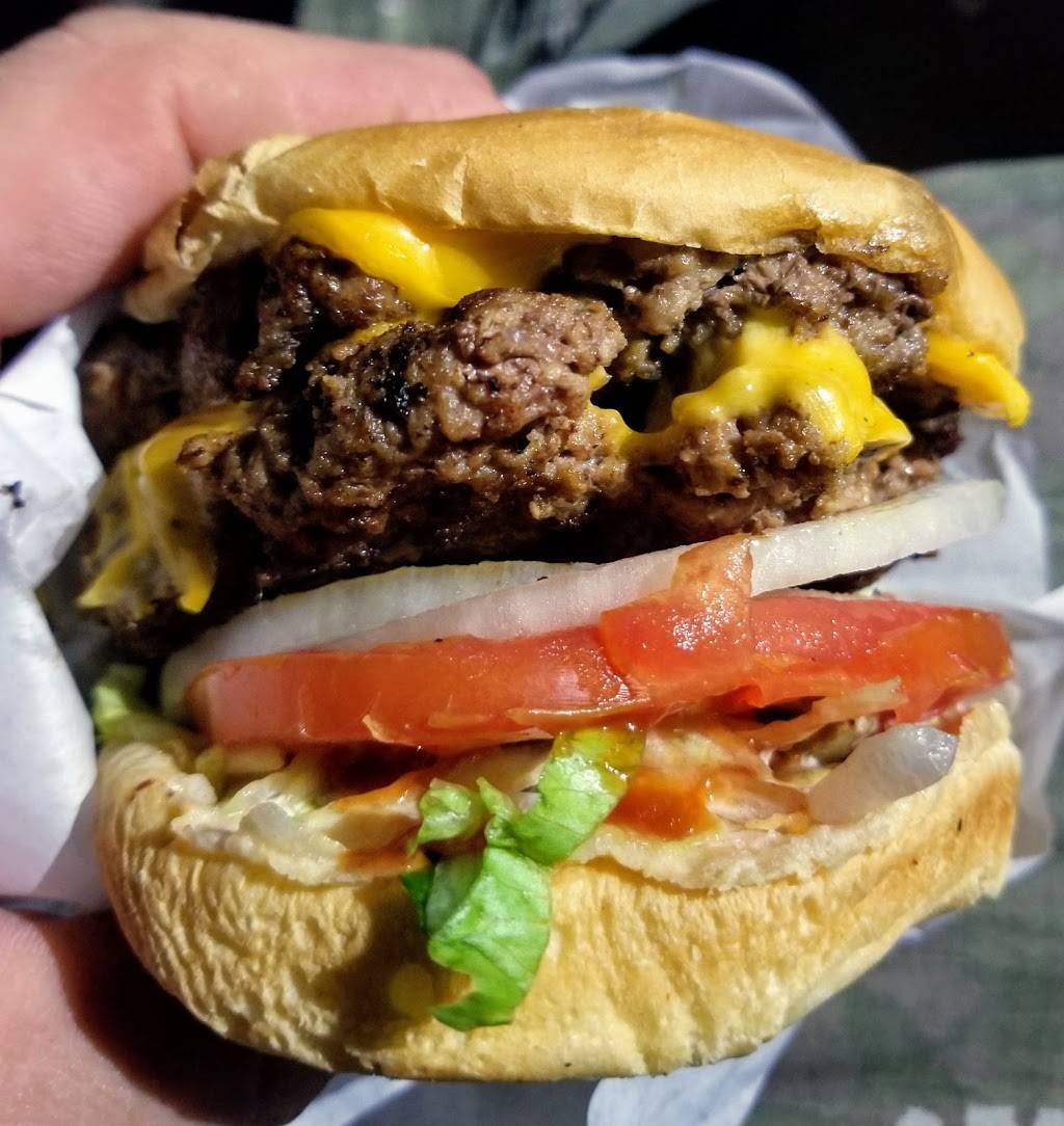 Bevs Better Burgers | restaurant | 15010 N Main St, Alachua, FL 32615, USA | 3864622670 OR +1 386-462-2670