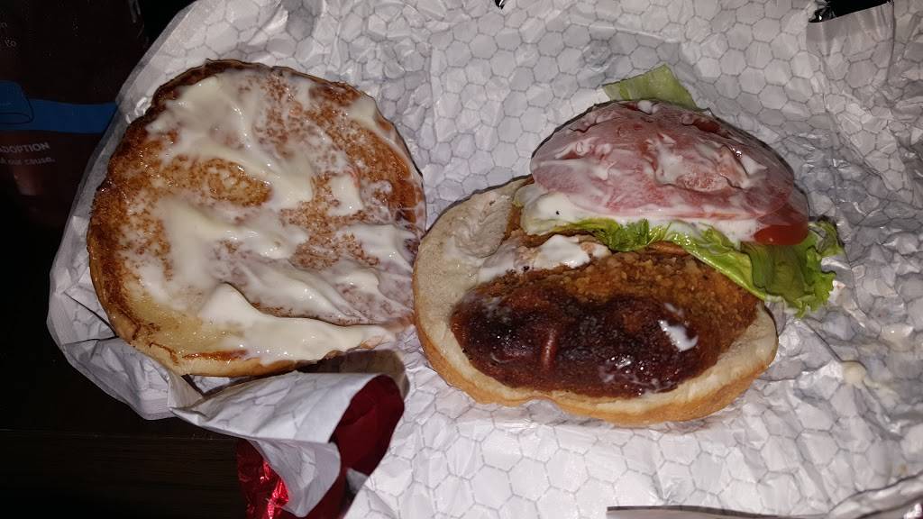 Wendys | restaurant | 22555 Woodward Ave, Ferndale, MI 48220, USA | 2485460261 OR +1 248-546-0261