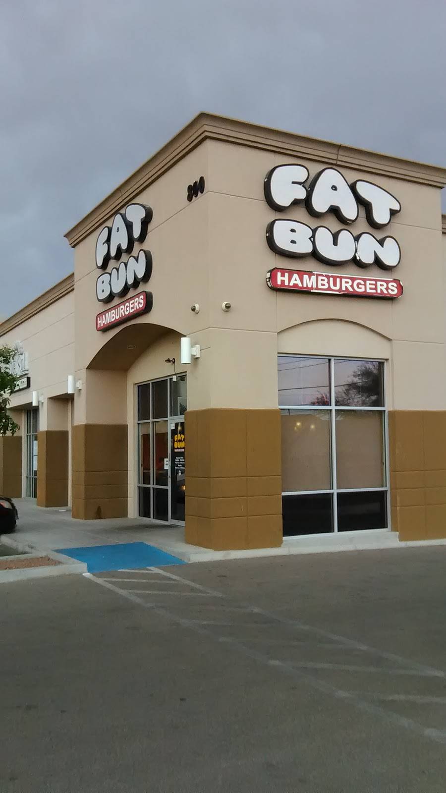 FAT BUN | restaurant | 1765 Lee Trevino Dr Suite A, El Paso, TX 79936, USA | 9152316843 OR +1 915-231-6843