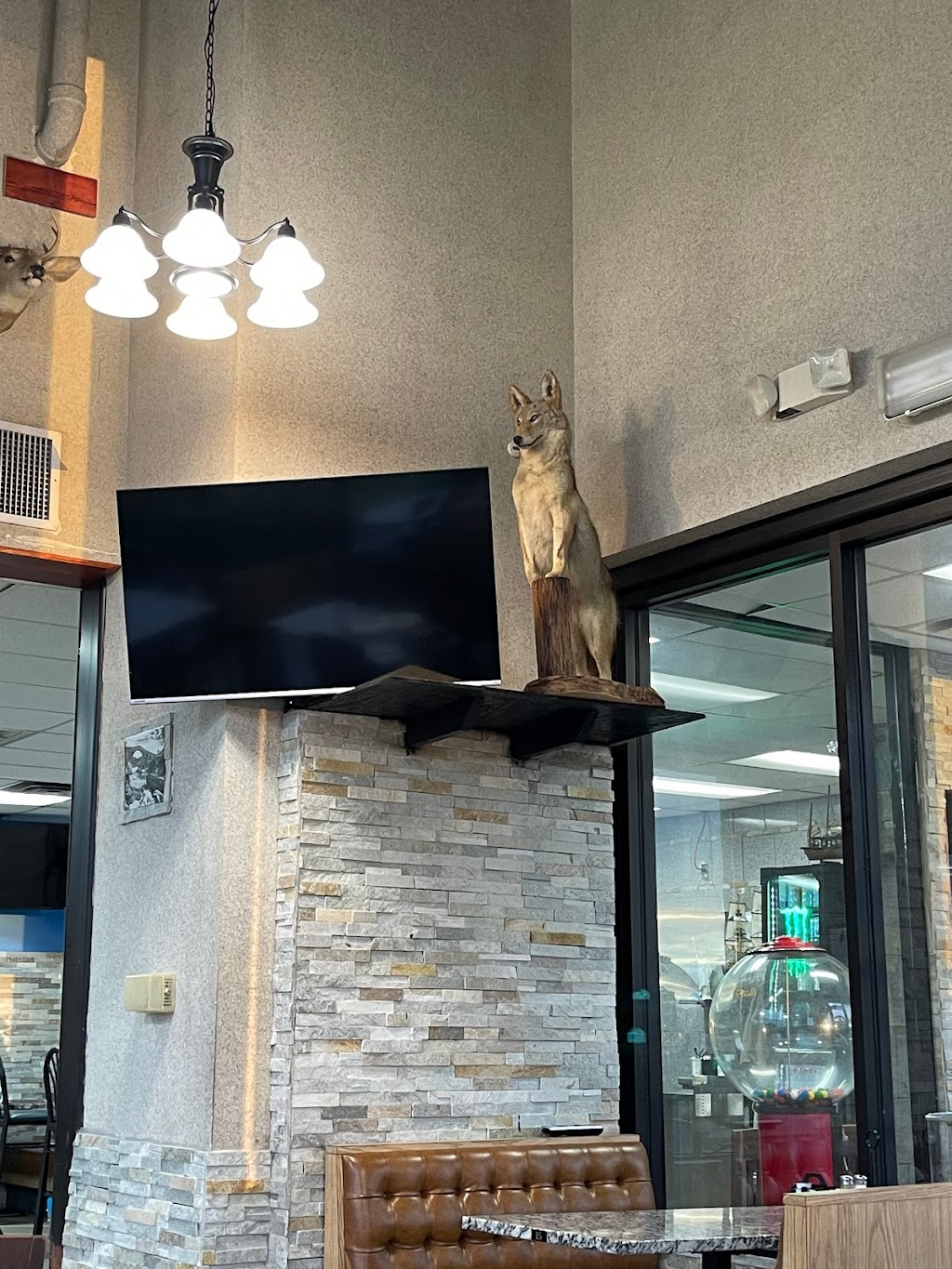 Great lakes family restaurant | restaurant | 9435 W Lake City Rd, Houghton Lake, MI 48629, USA | 9892024061 OR +1 989-202-4061