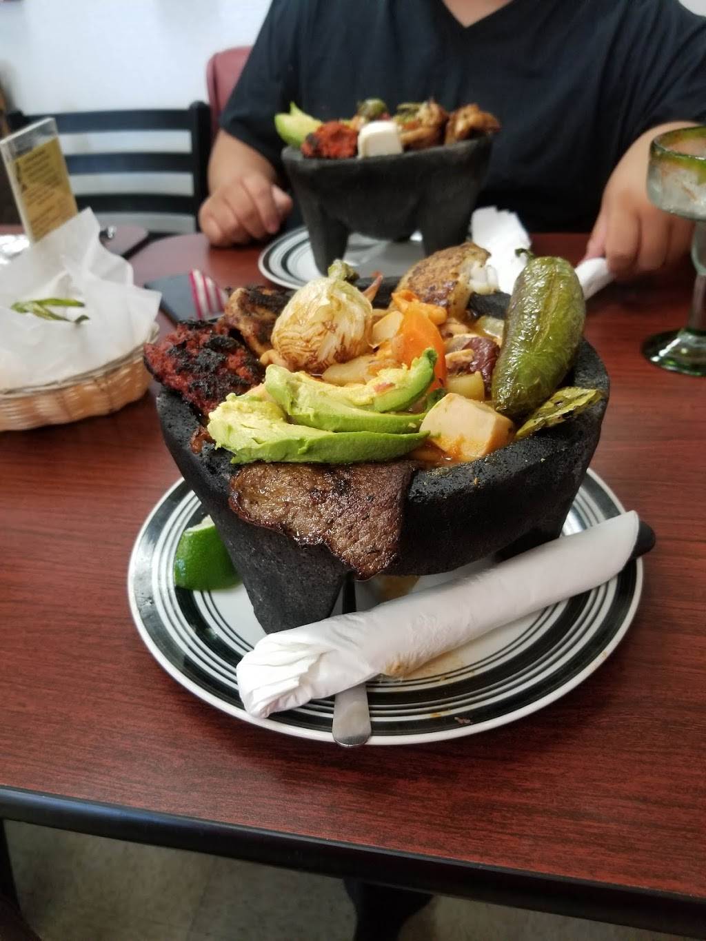 La Playita Restaurant | restaurant | 128 S 11th Ave, Hanford, CA 93230, USA | 5595851258 OR +1 559-585-1258