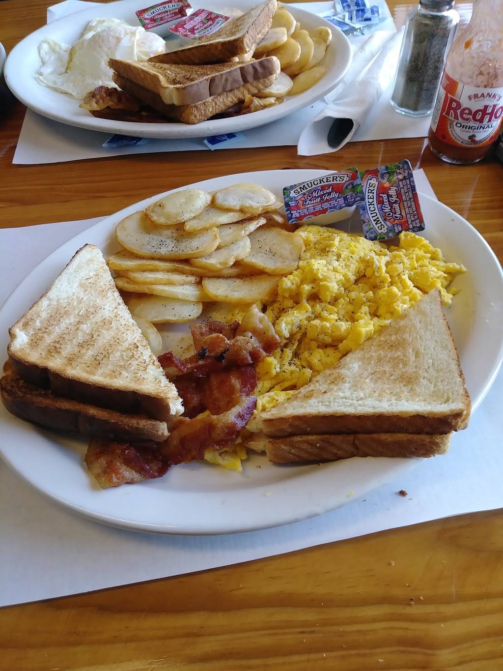 Granny Frannys | restaurant | 3191 Flucom Rd, De Soto, MO 63020, USA | 6365864100 OR +1 636-586-4100