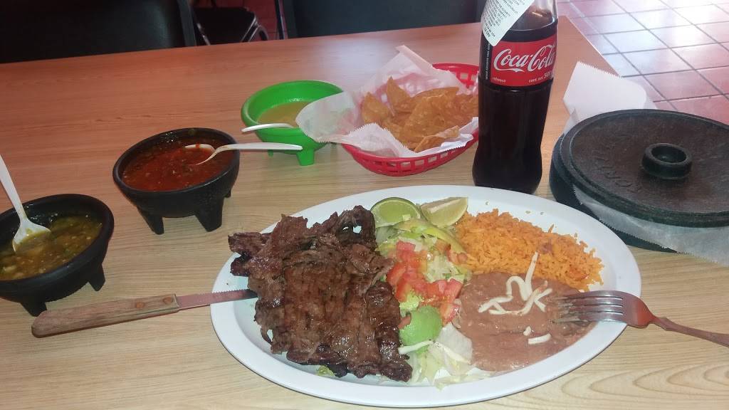 La Iguanita | restaurant | 3733 S Kedzie Ave, Chicago, IL 60632, USA | 7732545064 OR +1 773-254-5064