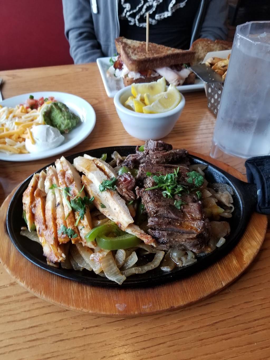 Chilis Grill & Bar | restaurant | 4111 Roswell Rd, Marietta, GA 30062, USA | 7709739419 OR +1 770-973-9419