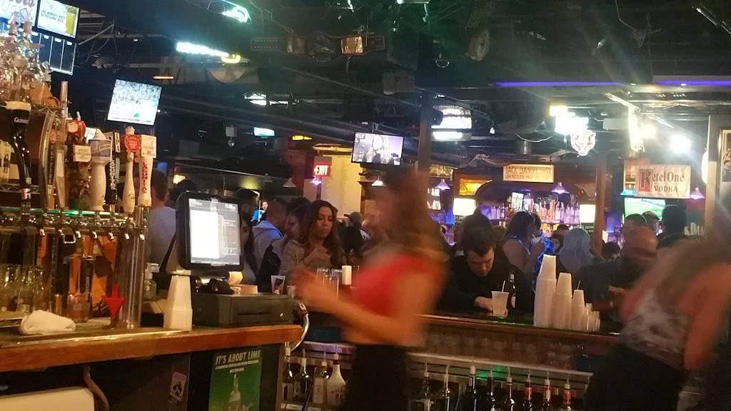 Mollys Eatery & Drinkery | restaurant | 1000 W Lincoln Hwy, DeKalb, IL 60115, USA | 8155170335 OR +1 815-517-0335