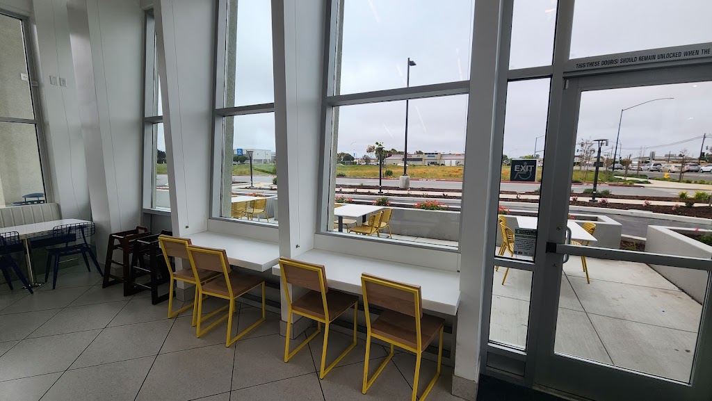 Fosters Freeze | restaurant | 105 E Boronda Rd, Salinas, CA 93906, USA | 8312731520 OR +1 831-273-1520