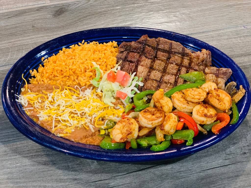 Ajuua Mexican Grill And Cantina | restaurant | 300 N Village Terrace, Tonganoxie, KS 66086, USA | 9134171053 OR +1 913-417-1053