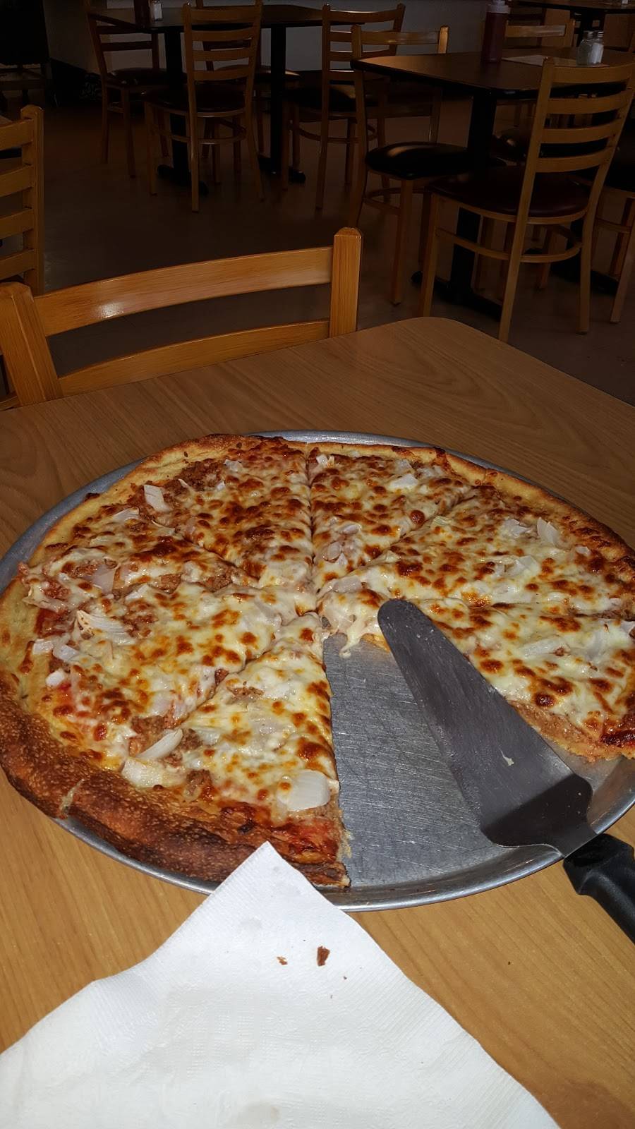 Giovannis Pizza | restaurant | 2003 2nd St, Richlands, VA 24641, USA | 2769630166 OR +1 276-963-0166